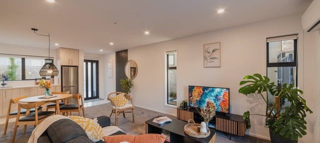 Merivale 2BR | Parking + Fenced Backyard