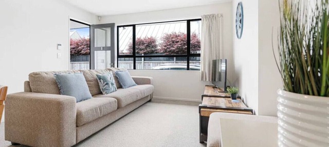 Merivale bungalow with garden and parking in Christchurch