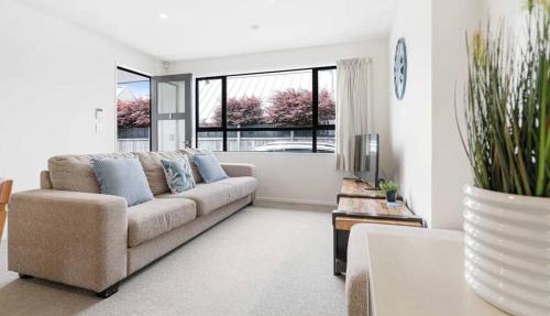 Merivale comfy 2 beds with free parking