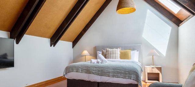 Merivale King Bed plus Carpark and Walk to Hagley Park