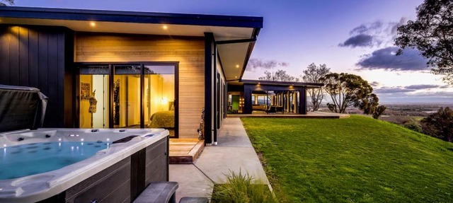 Millar Ridge | Spa, Views & Pet Friendly