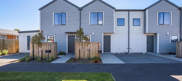 Modern 2-Bed Townhouse Close to City Attractions