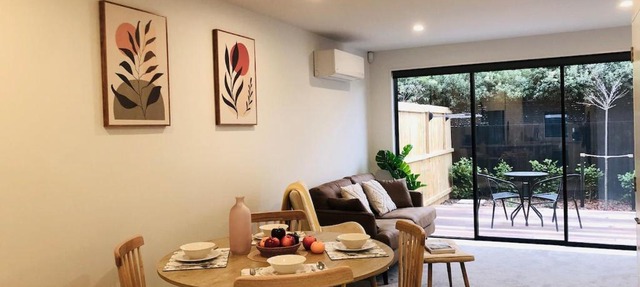 Modern 2BR Oasis Minutes from CBD walk to Merivale Mall