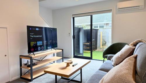 Modern 2BR Townhouse in Fairfield