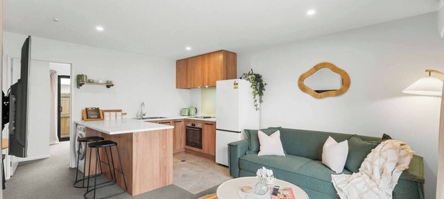 Modern 3 Ensuite CBD with Carpark -walk to Stadium