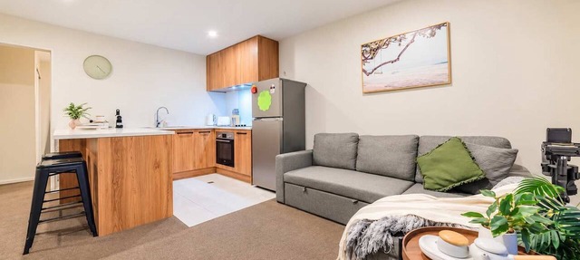 Modern 3BR CBD | Private Patio | Sleeps 6