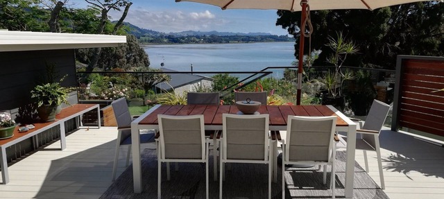 Modern 3BR Coastal Oasis - 15 Mins to Waihi Beach