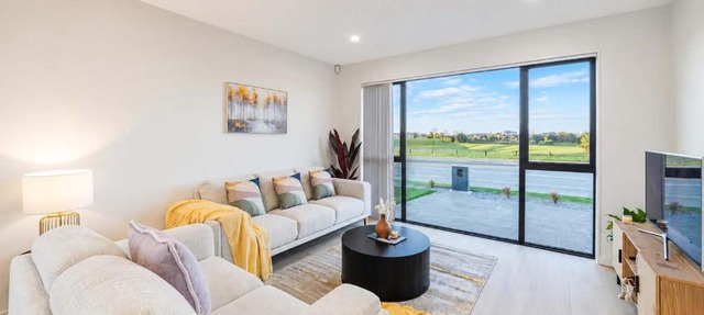 Modern 4BR Stay with Large Living Area in Hornby