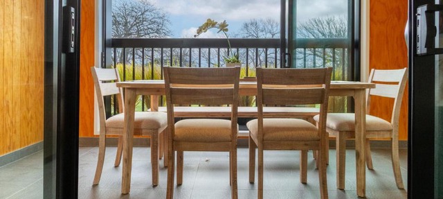 Modern Bright 2BR With Balcony & Hagley Park Outlook