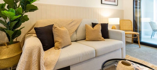 Modern CBD Central Stay - Hagley Park + Balcony
