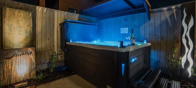 Modern Christchurch 2BR | Spa + Parking