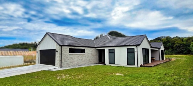 Modern Coastal Escape at Cooks Beach