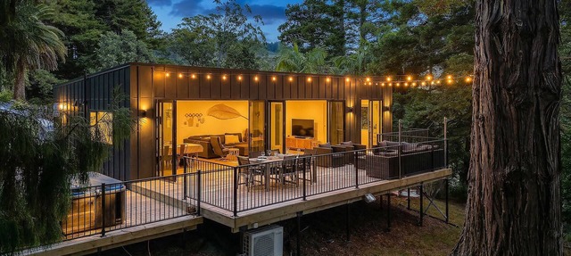 Modern Coastal Tree House - Whangamata Retreat