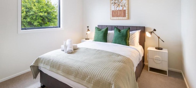 Modern Family-Friendly Home Near St Albans Park