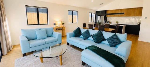 Modern Family Ski Base - Large, warm 4 bedroom home in Jacks Point