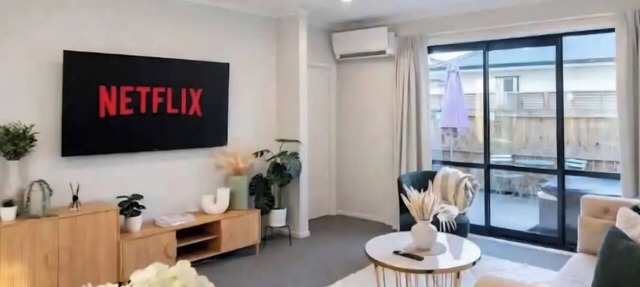 Modern Retreat - Near Auckland Expressway, Shopping Mall and Playground!
