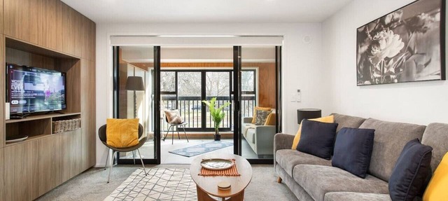 Modern Townhouse Walk to Hagley Park & Hospital