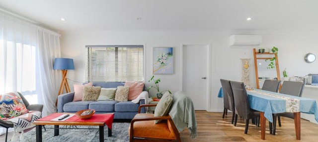 Modern Two Bedroom Home with Garage Near Hamilton Lake