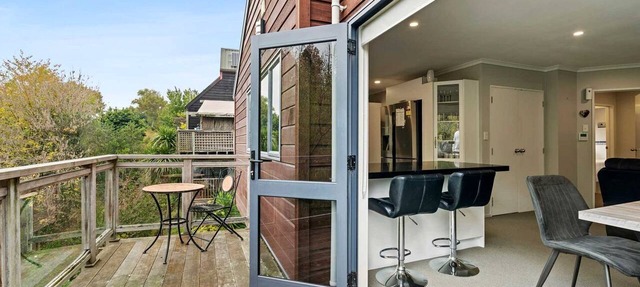 Modern Two-Level Townhouse with Private Studio Near Chartwell | Hamilton, NZ