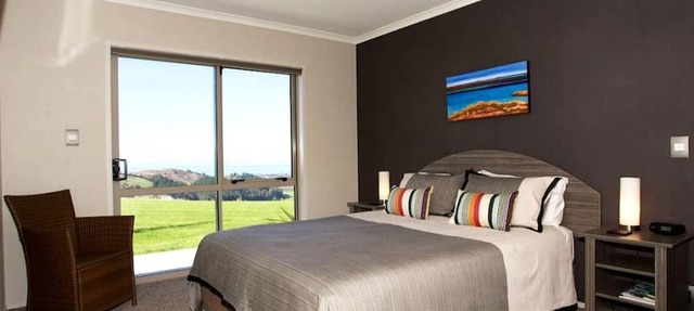 Modern Wine Country Retreat in Hawke’s Bay, New Zealand