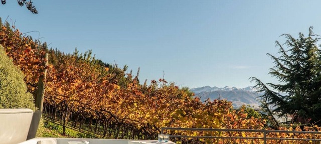 Morrows Mead | Easy walk to Lake Wanaka | Spa pool