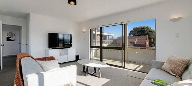 Mt Maunganui 3BR Beach Haven | Garage and Air-con