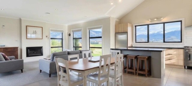 Murchison Manor | Spacious Te Anau Escape
