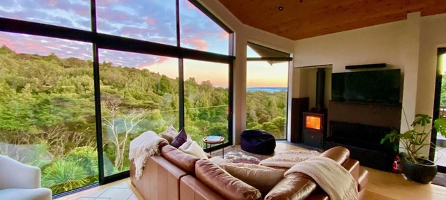Nestled in Nature 3 Bedroom Treetop Retreat with Spa Pool & Sauna