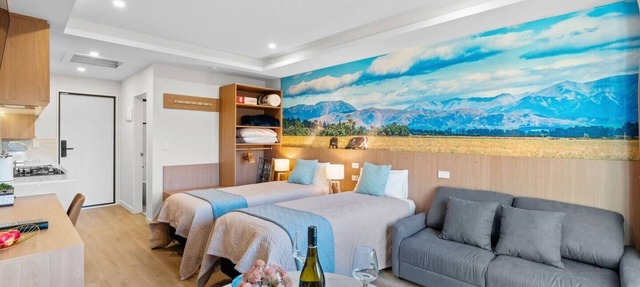 New warm 1 bedroom studio/2 single bed+sofa bed/unit 3