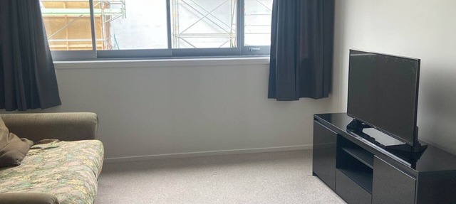 Nice and tidy 3 bedrooms apartment, free parking, Close to mall, bus, Eden Park