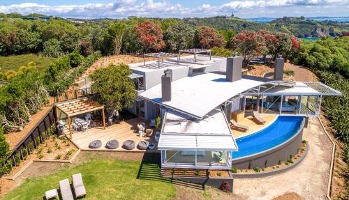 Nikau Estate, Oneroa - Be My Guest