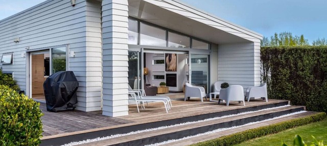 Number 35 Contemporary Martinborough Escape | 3BR, Seasonal Communal Pool & Sunny Deck