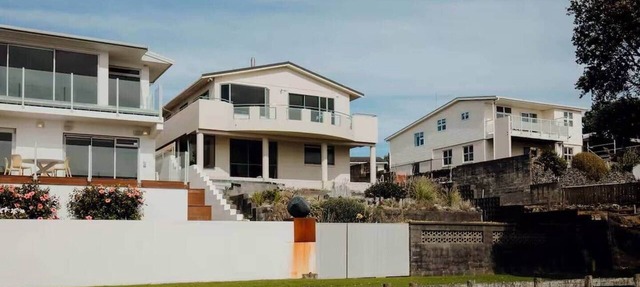Oceanfront Retreat - Beach Access - 2BR Bell Block