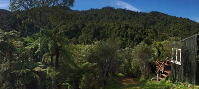 Offgrid Cosy Cabins. Walks to Waterfalls instead of Wifi. Digital Detox option.