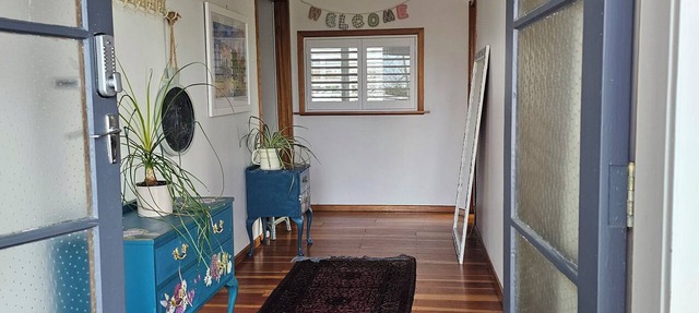 Old-World Villa Charm in the Heart of Featherston 2 Beds Walk to Town