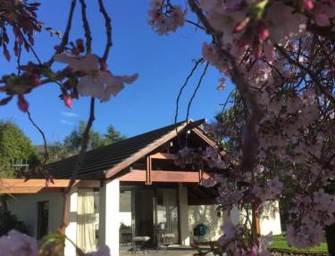 Olive Hill Guest Lodge