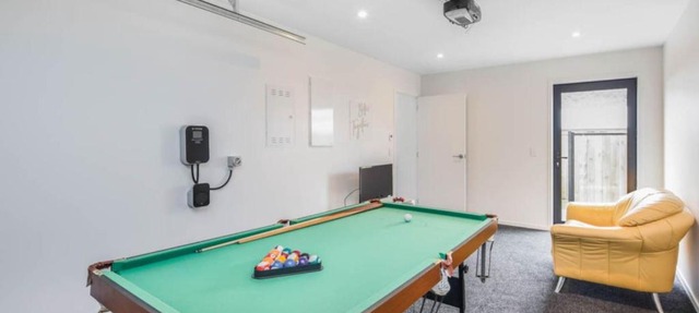 Oliver Oasis Wellington 2BR Retreat