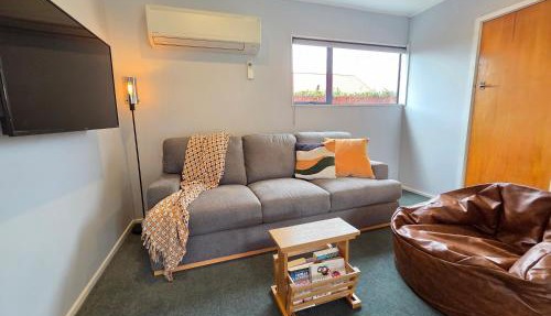 Omarama Crib Spotless Scenic Base for Families