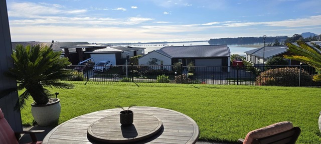 Omokoroa Sea View Apartment, stunning views, amazing sun rises, quiet spot