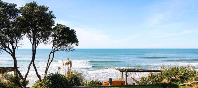 On the Dunes - Beachfront Kiwi bach