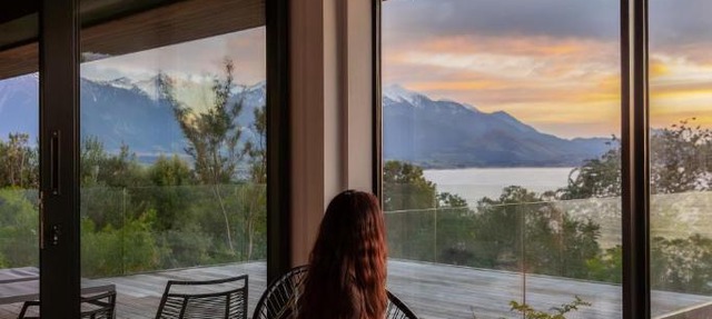 On The Edge, Luxury - KK43111