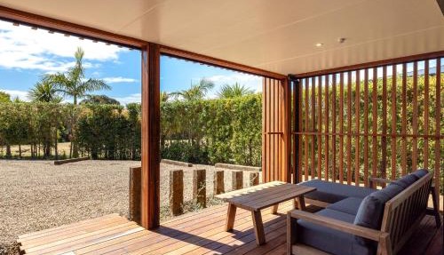 Onetangi Beach Stays Studio 1 - Coast & Country