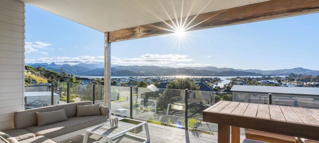 Panorama View Retreat - Bachcare Holiday Home