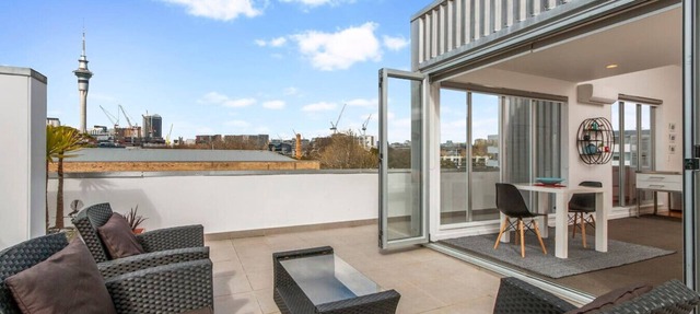 Panoramic City View Apartment + Air Con/Carpark