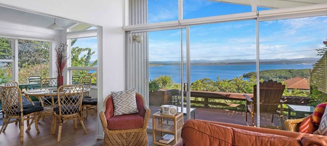 Panoramic Lake Views in Acacia Bay!