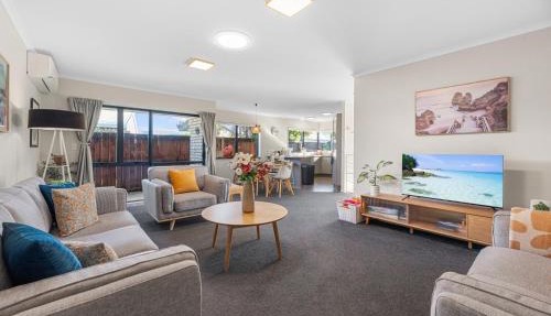 Papamoa Waves - Seaside Getaway