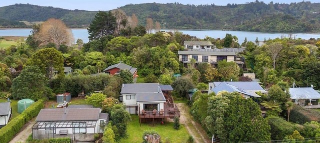 Parapara Escape Beach House
