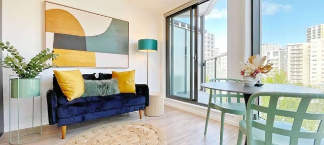 Parkside Elegance 1BR on Queen St vs Pool & Gym