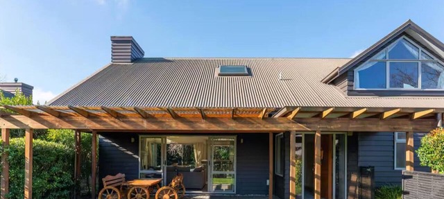 Pataka Retreat – Spacious, Peaceful Central Full-fenced Getaway
