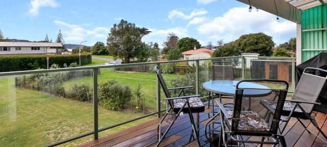 Patsy Cottage - A Charming 1960s Kiwi Bach near Kaitaia